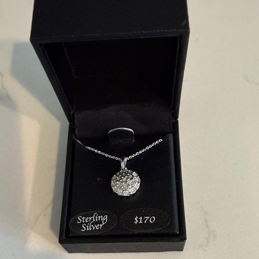 NWT 🌸 Macy's Sterling Silver Round Crystal Cluster Necklace - Silver